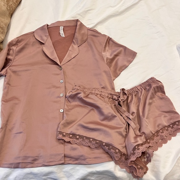 Revolve Satin PJ set - Picture 2 of 4